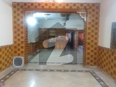 سیٹیلائیٹ ٹاؤن راولپنڈی میں 3 کمروں کا 10 مرلہ بالائی پورشن 1.2 لاکھ میں کرایہ پر دستیاب ہے۔