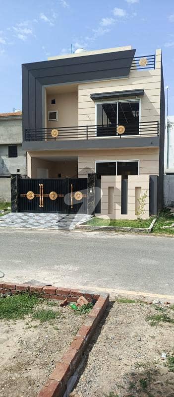 سٹی ہاؤسنگ سوسائٹی - بلاک اے سٹی ہاؤسنگ سوسائٹی,سیالکوٹ میں 3 کمروں کا 5 مرلہ مکان 1.8 کروڑ میں برائے فروخت۔