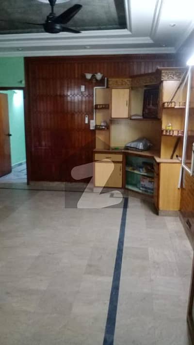 جوہر ٹاؤن فیز 2 - بلاک آر3 جوہر ٹاؤن فیز 2,جوہر ٹاؤن,لاہور میں 1 کمرے کا 5 مرلہ زیریں پورشن 60.0 ہزار میں کرایہ پر دستیاب ہے۔