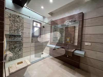 ڈی ایچ اے فیز 6 ڈی ایچ اے ڈیفینس,کراچی میں 6 کمروں کا 1 کنال مکان 21.5 کروڑ میں برائے فروخت۔