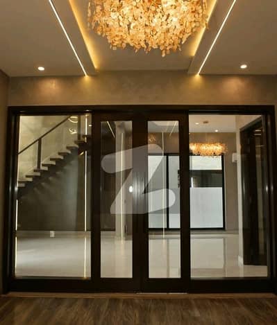 ڈی ایچ اے فیز 7 - بلاک یو فیز 7,ڈیفنس (ڈی ایچ اے),لاہور میں 5 کمروں کا 1 کنال مکان 10.5 کروڑ میں برائے فروخت۔