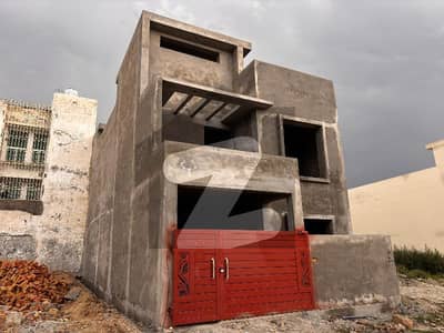 کوہستان انکلیو واہ کینٹ,واہ میں 4 کمروں کا 5 مرلہ مکان 1.6 کروڑ میں برائے فروخت۔