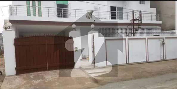 نواب ٹاؤن لاہور میں 8 کمروں کا 1 کنال مکان 4.5 کروڑ میں برائے فروخت۔