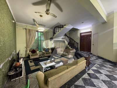 10 Marla House For Sale In Wapda Town Phase 1, Lahore