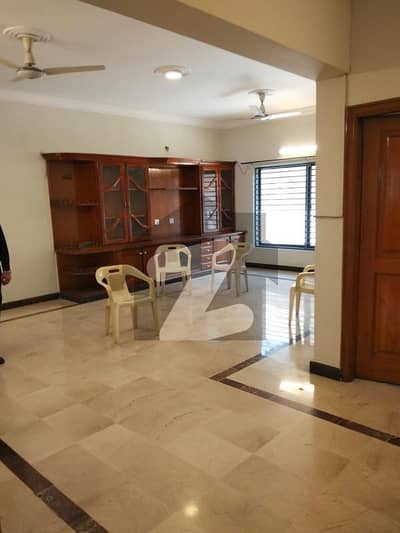 I-8 1 Kanal Upper Portion Up For rent