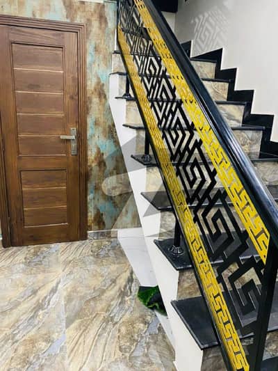 بحریہ ٹاؤن ۔ غزنوی بلاک بحریہ ٹاؤن ۔ سیکٹر ایف,بحریہ ٹاؤن,لاہور میں 5 کمروں کا 10 مرلہ مکان 3.6 کروڑ میں برائے فروخت۔