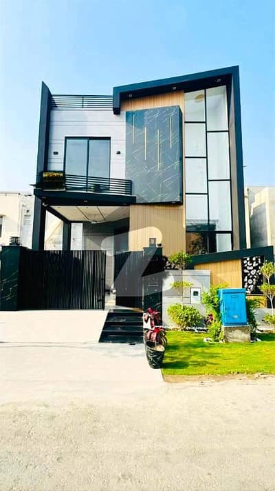 5 MARLA MODERN HOUSE FOR SALE IN DHA 9 TOWN