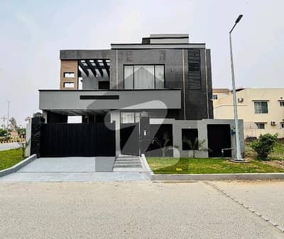 A Prime Location 10 Marla House In Citi Housing Society Is On The Market For sale