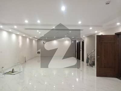 08 MARLA COMMERCIAL FLOOR WITH LIFT AVAILABLE