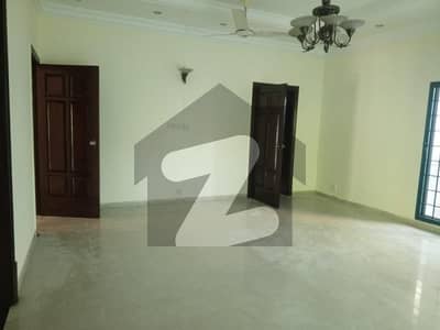 ایف ۔ 8 اسلام آباد میں 4 کمروں کا 1 کنال مکان 6.5 لاکھ میں کرایہ پر دستیاب ہے۔