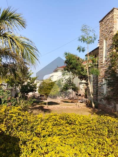 2 kanal house for rent with Lawn