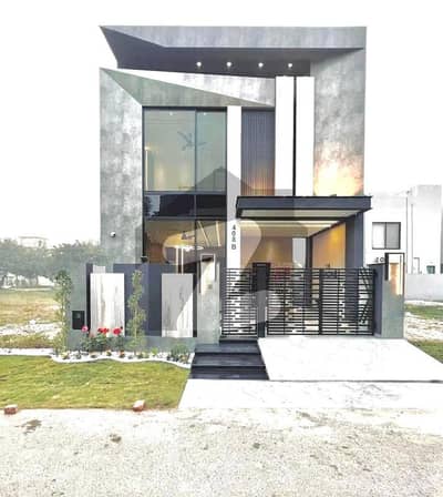 ڈی ایچ اے 9 ٹاؤن ڈیفنس (ڈی ایچ اے),لاہور میں 3 کمروں کا 5 مرلہ مکان 2.28 کروڑ میں برائے فروخت۔