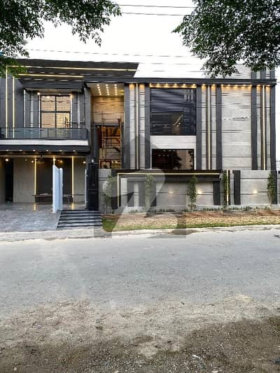 ویلینشیاء ہاؤسنگ سوسائٹی لاہور میں 6 کمروں کا 1 کنال مکان 6.5 کروڑ میں برائے فروخت۔