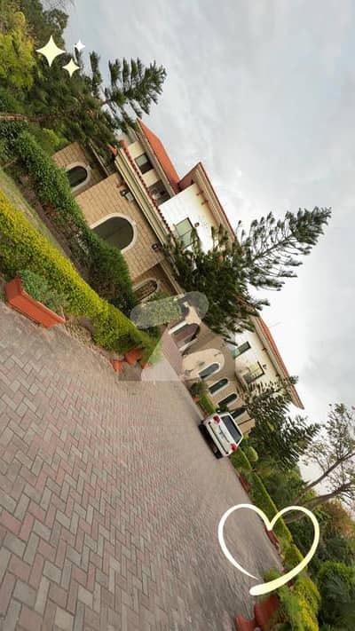 بنی گالہ اسلام آباد میں 11 کمروں کا 10 کنال فارم ہاؤس 60.0 کروڑ میں برائے فروخت۔