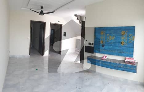 لیک سٹی سیکٹر ایم8 - بلاک بی1 لیک سٹی ۔ سیکٹر ایم ۔ 8,لیک سٹی,رائیونڈ روڈ,لاہور میں 4 کمروں کا 5 مرلہ مکان 1.1 لاکھ میں کرایہ پر دستیاب ہے۔