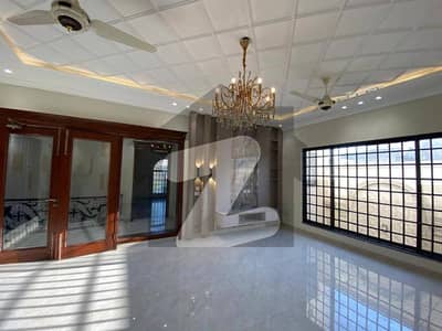 پی سی ایس آئی آر ہاؤسنگ سکیم لاہور میں 5 کمروں کا 10 مرلہ مکان 4.5 کروڑ میں برائے فروخت۔