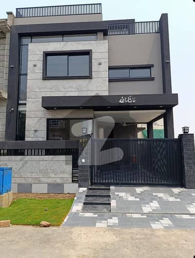 5 MARLA ELEGANT AND FULLY MAINTAINED SUPER HOT LOCATED BUNGALOW IS AVAILABLE IN THE BEST BLOCK OF DHA LAHORE.