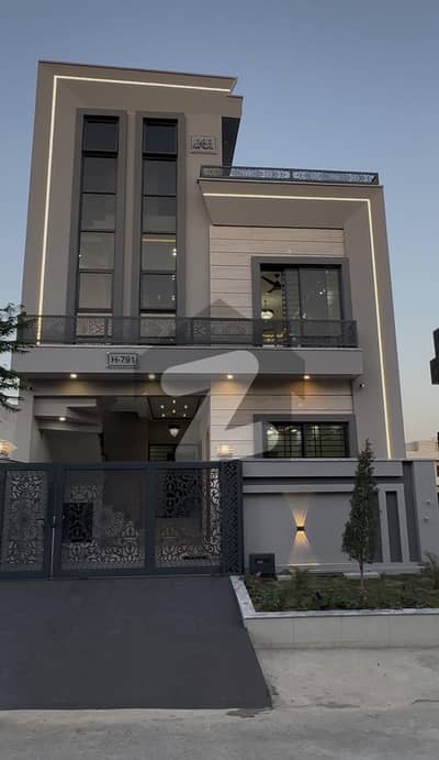 فیصل مارگلہ سٹی بی ۔ 17,اسلام آباد میں 5 کمروں کا 5 مرلہ مکان 2.9 کروڑ میں برائے فروخت۔