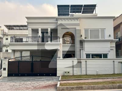 1 Kanal Outstanding House Prime Location For Sale