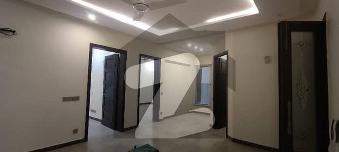 بحریہ انکلیو - سیکٹر سی بحریہ انکلیو,بحریہ ٹاؤن,اسلام آباد میں 5 کمروں کا 10 مرلہ مکان 1.7 لاکھ میں کرایہ پر دستیاب ہے۔