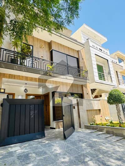 جی ۔ 13 اسلام آباد میں 4 کمروں کا 4 مرلہ مکان 4.5 کروڑ میں برائے فروخت۔