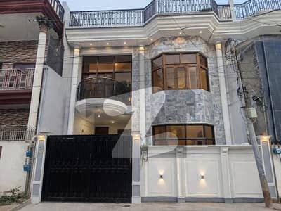 سیٹیلائیٹ ٹاؤن - بلاک سی سیٹیلائیٹ ٹاؤن,راولپنڈی میں 5 کمروں کا 5 مرلہ مکان 3.9 کروڑ میں برائے فروخت۔