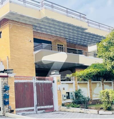 I-8/2.60x90 Upper Portion Separate Gate Available For Rent Near Park For More Options Available