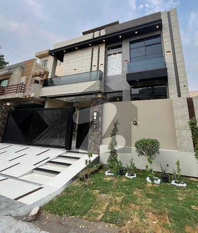 ڈی ایچ اے فیز 7 ڈیفنس (ڈی ایچ اے),لاہور میں 4 کمروں کا 10 مرلہ مکان 2.6 لاکھ میں کرایہ پر دستیاب ہے۔