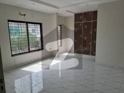 ایل ڈی اے ایوینیو لاہور میں 8 کمروں کا 10 مرلہ مکان 6.0 کروڑ میں برائے فروخت۔