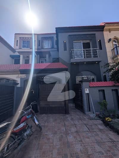 بحریہ نشیمن لاہور میں 3 کمروں کا 5 مرلہ مکان 1.45 کروڑ میں برائے فروخت۔