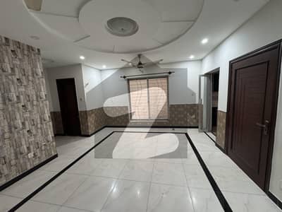 بحریہ ٹاؤن فیز 8 - سفاری ہومز بحریہ ٹاؤن فیز 8,بحریہ ٹاؤن راولپنڈی,راولپنڈی میں 4 کمروں کا 8 مرلہ مکان 1.95 کروڑ میں برائے فروخت۔