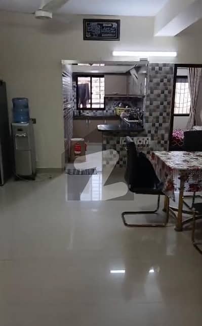 بہادر آباد گلشنِ اقبال ٹاؤن,کراچی میں 3 کمروں کا 8 مرلہ فلیٹ 4.5 کروڑ میں برائے فروخت۔