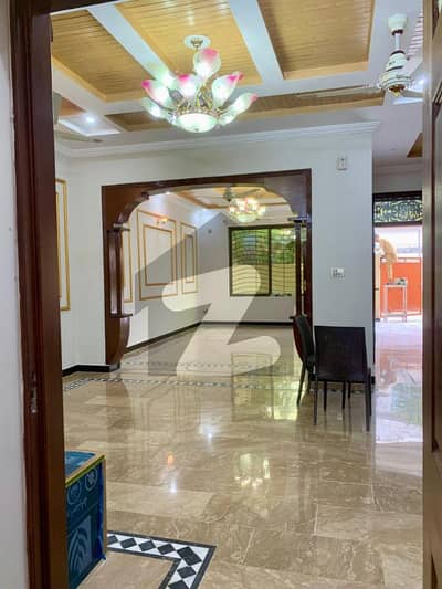 ائیرپورٹ ہاؤسنگ سوسائٹی راولپنڈی میں 6 کمروں کا 8 مرلہ مکان 3.2 کروڑ میں برائے فروخت۔