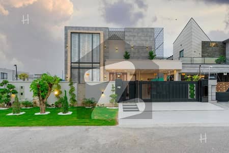 ڈی ایچ اے فیز 6 ڈیفنس (ڈی ایچ اے),لاہور میں 5 کمروں کا 1 کنال مکان 8.15 کروڑ میں برائے فروخت۔