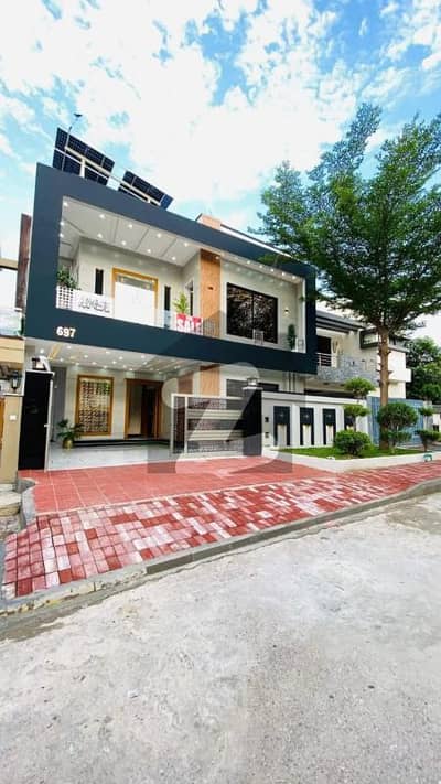 بحریہ ٹاؤن فیز 8 ۔ بلاک ڈی بحریہ ٹاؤن فیز 8,بحریہ ٹاؤن راولپنڈی,راولپنڈی میں 5 کمروں کا 12 مرلہ مکان 5.45 کروڑ میں برائے فروخت۔