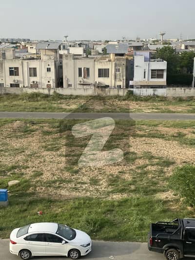 Facing Park 1Kanal Prime Location Plot For sale