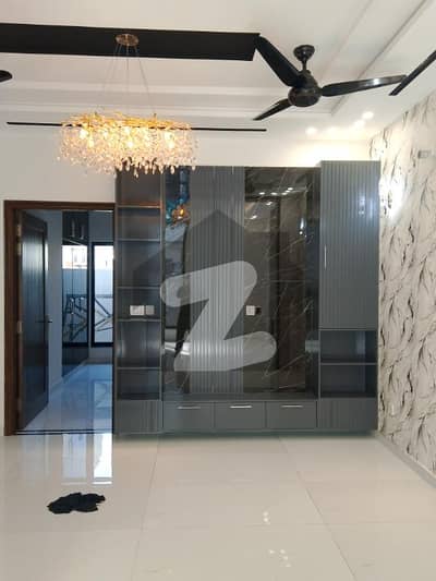 فارمانئیٹس ہاؤسنگ سکیم ۔ بلاک این فارمانئیٹس ہاؤسنگ سکیم,لاہور میں 3 کمروں کا 5 مرلہ مکان 1.65 کروڑ میں برائے فروخت۔