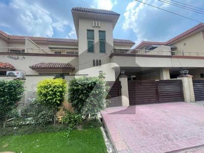 Beautiful 3-Bedrooms Flat For Sale In Askari-11 Lahore