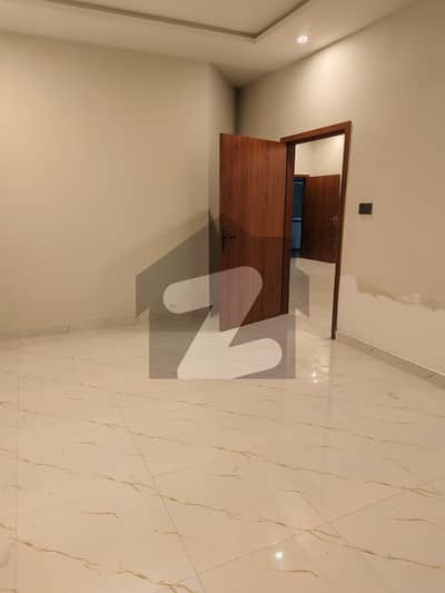 Ideally Located Prime Location Flat For sale In Peshawar Road Available
