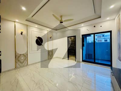 ڈی ایچ اے فیز 5 ڈیفنس (ڈی ایچ اے),لاہور میں 5 کمروں کا 2 کنال مکان 5.0 لاکھ میں کرایہ پر دستیاب ہے۔