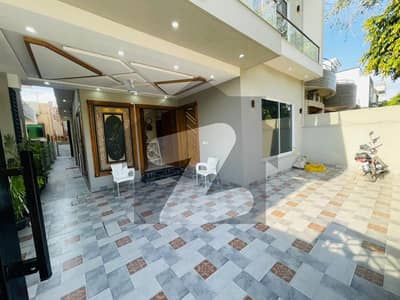 بحریہ ٹاؤن فیز 2 بحریہ ٹاؤن راولپنڈی,راولپنڈی میں 5 کمروں کا 10 مرلہ مکان 5.95 کروڑ میں برائے فروخت۔