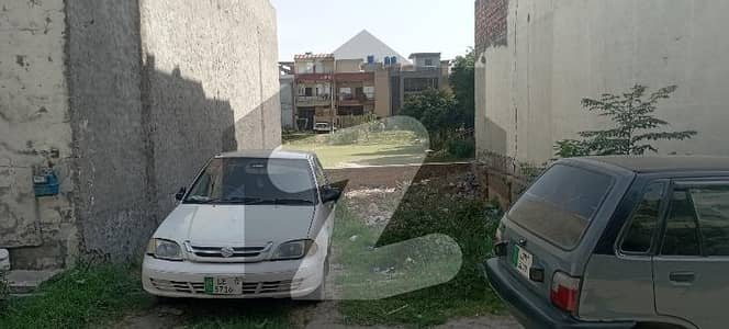 فارمانئیٹس ہاؤسنگ سکیم لاہور میں 5 مرلہ رہائشی پلاٹ 90.0 لاکھ میں برائے فروخت۔