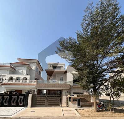 نیو لاهور سٹی لاہور میں 6 کمروں کا 10 مرلہ مکان 3.28 کروڑ میں برائے فروخت۔