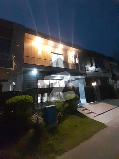 ڈی ایچ اے 9 ٹاؤن ۔ بلاک اے ڈی ایچ اے 9 ٹاؤن,ڈیفنس (ڈی ایچ اے),لاہور میں 3 کمروں کا 5 مرلہ مکان 1.0 لاکھ میں کرایہ پر دستیاب ہے۔