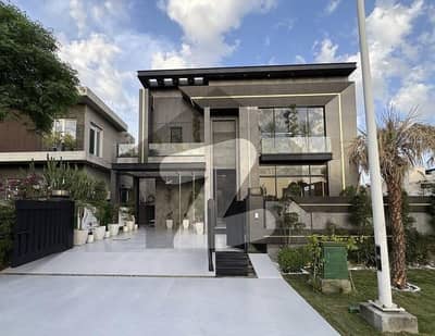 ڈی ایچ اے فیز 7 ڈیفنس (ڈی ایچ اے),لاہور میں 5 کمروں کا 1 کنال مکان 3.05 لاکھ میں کرایہ پر دستیاب ہے۔