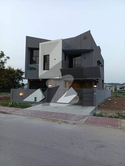 بحریہ گرینز۔ اوورسیز انکلیو بحریہ ٹاؤن فیز 8,بحریہ ٹاؤن راولپنڈی,راولپنڈی میں 5 کمروں کا 10 مرلہ مکان 5.6 کروڑ میں برائے فروخت۔