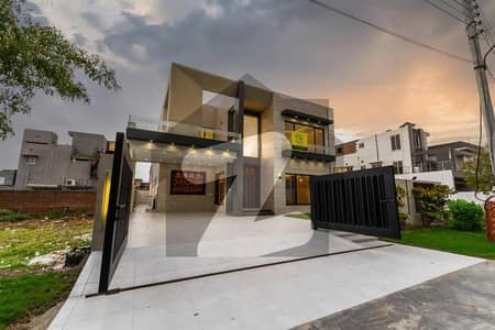 1 Kanal House for Sale, Lake City Meadows  Prime location near DHA Phase 5. Beautiful 5-bed luxury house with modern design, spacious rooms, double kitchen, TV lounge & servant quarter.