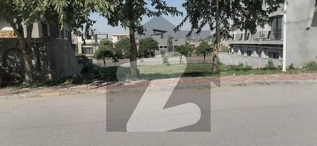 بحریہ ٹاؤن فیز 8 ۔ بلاک اے بحریہ ٹاؤن فیز 8,بحریہ ٹاؤن راولپنڈی,راولپنڈی میں 1 کنال رہائشی پلاٹ 3.5 کروڑ میں برائے فروخت۔