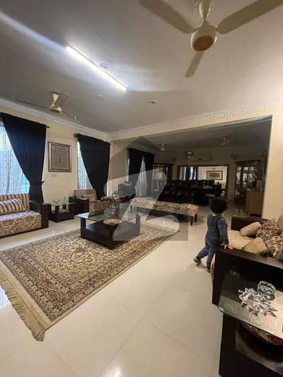 بنی گالہ اسلام آباد میں 6 کمروں کا 1 کنال مکان 2.9 لاکھ میں کرایہ پر دستیاب ہے۔