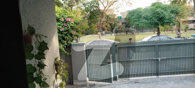 FULL BASEMENT 10 MARLA ELEGANT AND FULLY MAINTAINED SUPER HOT LOCATED BUNGALOW IS AVAILABLE IN THE BEST BLOCK OF DHA LAHORE.